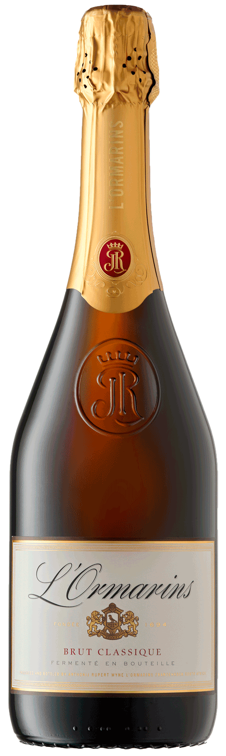 Eine Flasche LOrmarins Brut Classique Sekt mit einem mit Goldfolie umwickelten Hals, geprägtem JR-Logo und einem weißen Etikett mit eleganter goldener und schwarzer Schrift.