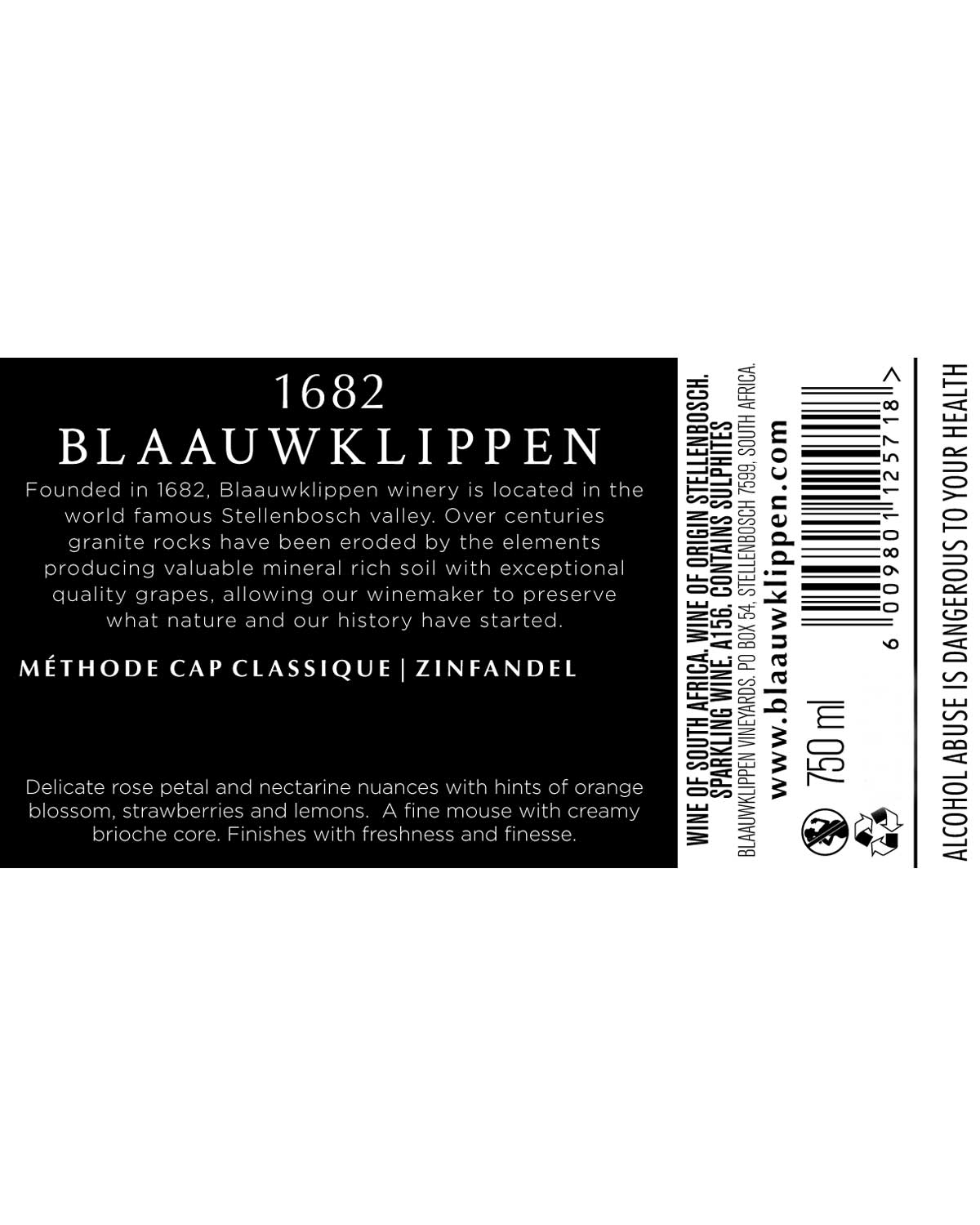 Schwarz-weißes Weinetikett für Blaauwklippen Zinfandel mit einer Beschreibung der Geschichte des Weinguts, Verkostungshinweisen, Barcode, Website und Standardinformationen zur Weinflasche einschließlich Volumen und Gesundheitswarnung.