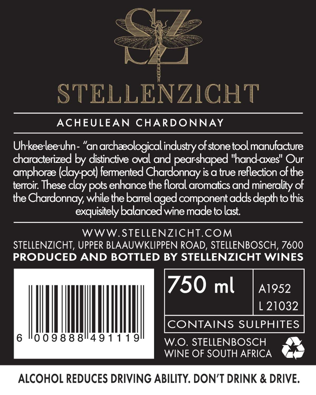 Weinetikett für Stellenzicht Acheulean Chardonnay mit goldener Libelle, Weinbeschreibung, Angaben zum Erzeuger, 750 ml Fassungsvermögen, Barcode, Sulfitgehalt, Alkoholwarnung und Website-Informationen auf schwarzem Hintergrund.