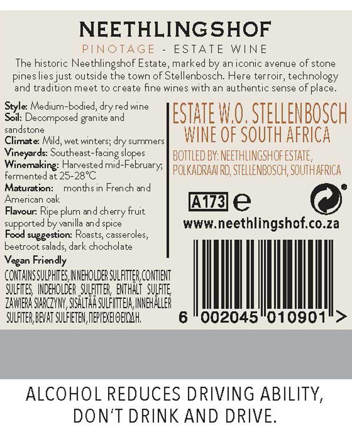 Weinetikett für Neethlingshof Pinotage Estate Wine mit Verkostungsnotizen, Informationen über den Weinberg und Allergenwarnungen. Enthält einen Strichcode, einen Link zur Website und einen Warnhinweis zu Alkohol am Steuer.