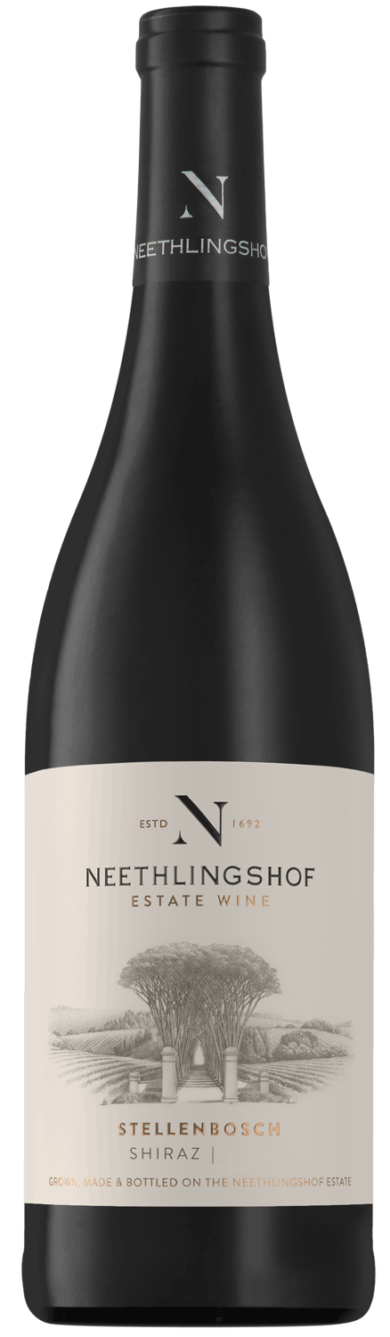 Eine Flasche Neethlingshof Estate Wine Shiraz aus Stellenbosch mit einem minimalistischen, cremefarbenen Etikett mit einer Illustration des Weinbergs und dem Namen und Emblem des Winzers in eleganten Buchstaben.