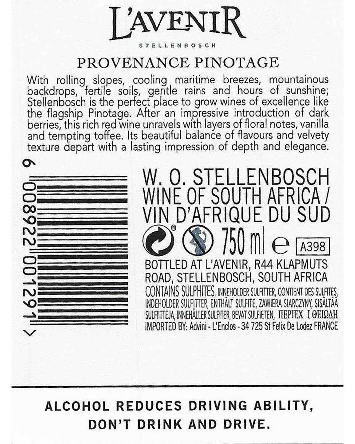 Eine Flasche LAvenir Pinotage Rotwein aus Stellenbosch, Südafrika, mit einem dunklen Glaskörper, einer kupferfarbenen Folie am Hals und einem Etikett mit Weinbergsbildern und dem Namen des Winzers.