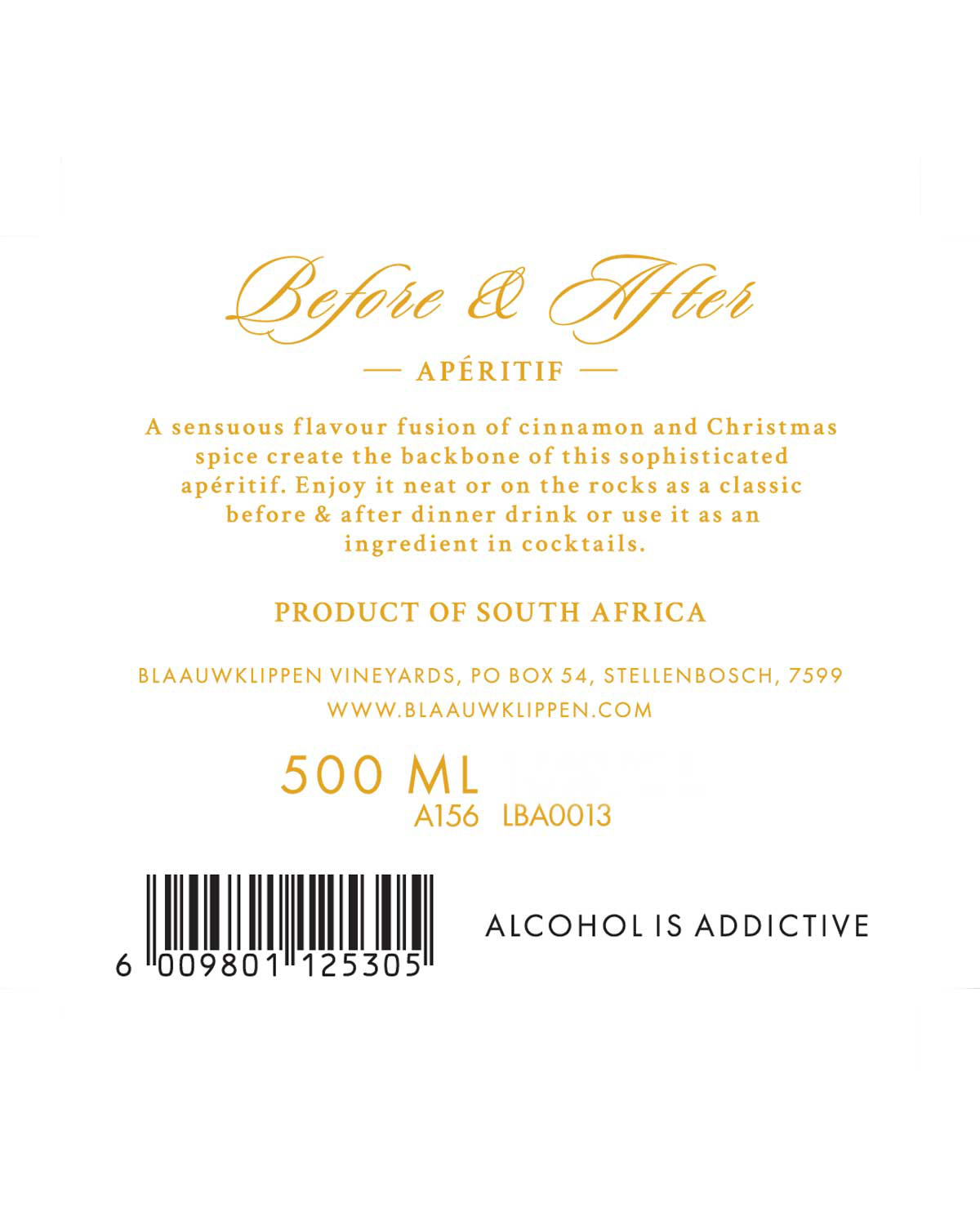 Ein weißes Etikett für Before & After Apéritif mit goldenem und schwarzem Text, der ihn als südafrikanischen Aperitif mit Zimt- und Weihnachtsgewürzgeschmack beschreibt. Inhalt: 500 ml. Enthält einen Strichcode und einen Warnhinweis: ALKOHOL MACHT S