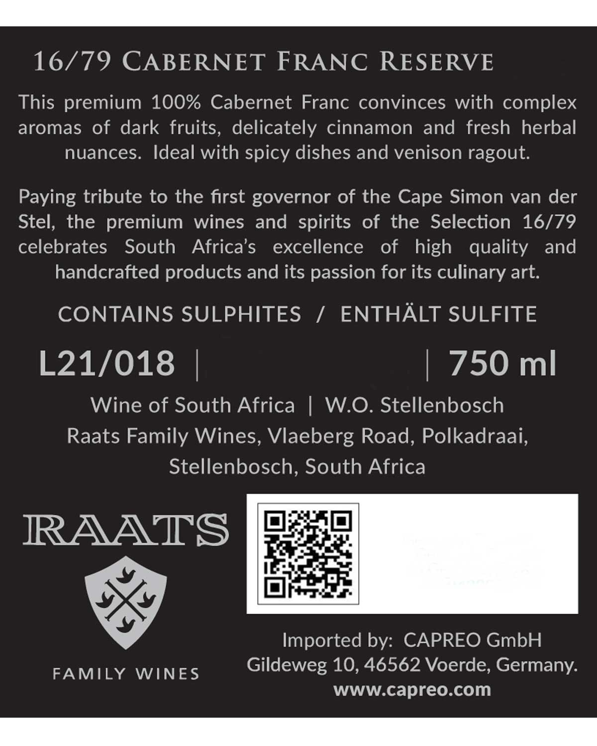 Weinetikett für 16/79 Cabernet Franc Reserve mit Beschreibung der Aromen, Hommage an die Region Cape Simon und Auflistung von Weindetails: 750 ml, enthält Sulfite, Herkunft Stellenbosch, mit Markenlogos und einem QR-Code am unteren Rand.