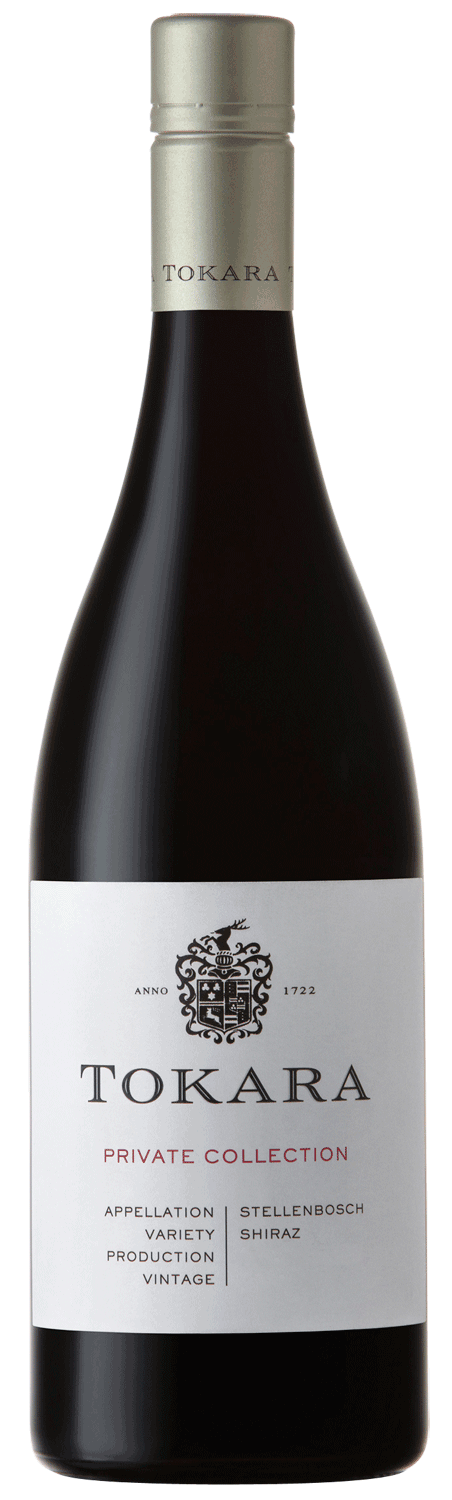 Eine Flasche Tokara Private Collection Stellenbosch Shiraz mit einem silbernen Verschluss und einem weißen Etikett mit dem Tokara-Logo und Weinangaben in schwarzer und roter Schrift.