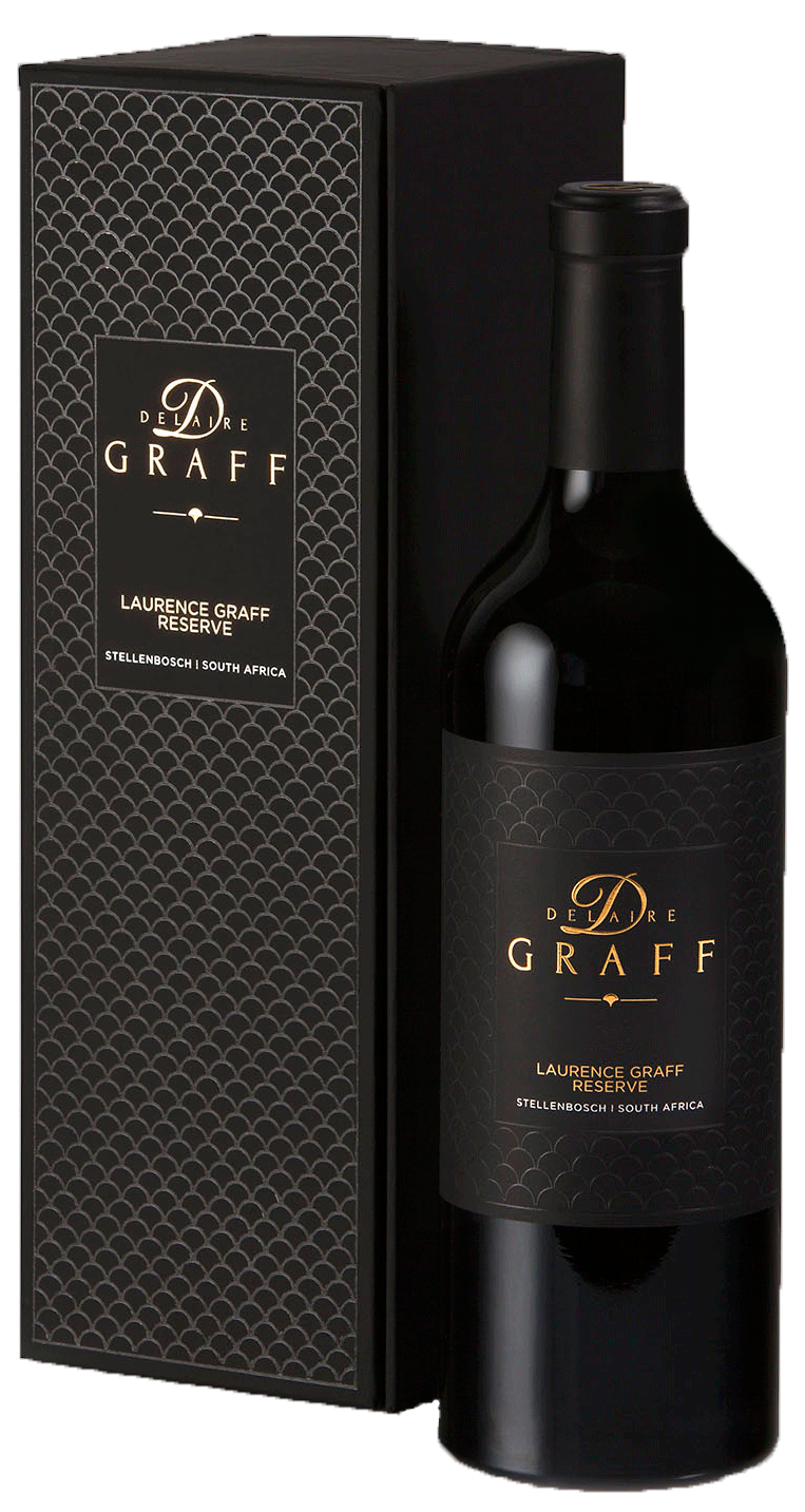 Eine Flasche Delaire Graff Laurence Graff Reserve Rotwein steht neben der passenden schwarz-golden gemusterten Schachtel aus Stellenbosch, Südafrika. Beide weisen elegante, minimalistische goldene Text- und Designelemente auf.