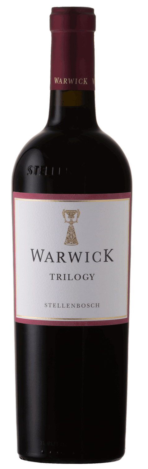Eine Flasche Warwick Trilogy Rotwein aus Stellenbosch mit einem weißen Etikett mit goldenen und kastanienbraunen Akzenten und einer kastanienbraunen Folienkapsel am Hals.