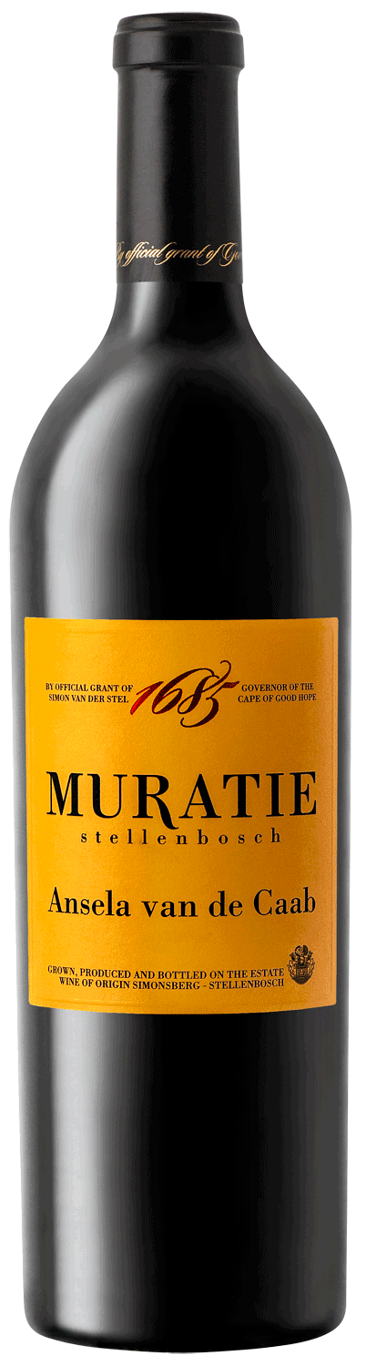Eine Flasche Muratie Stellenbosch Rotwein mit der Aufschrift Ansela van de Caab, goldgelbem Etikett und schwarzer Schrift, mit Unterschrift und Korkverschluss.