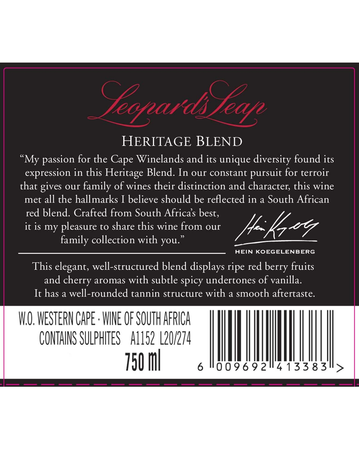 Eine dunkle Weinflasche mit rotem Foliendach und einem schwarzen Etikett mit goldener und roter Aufschrift L Family Collection Heritage Blend und einem verschnörkelten goldenen Buchstaben L mit Wappen.