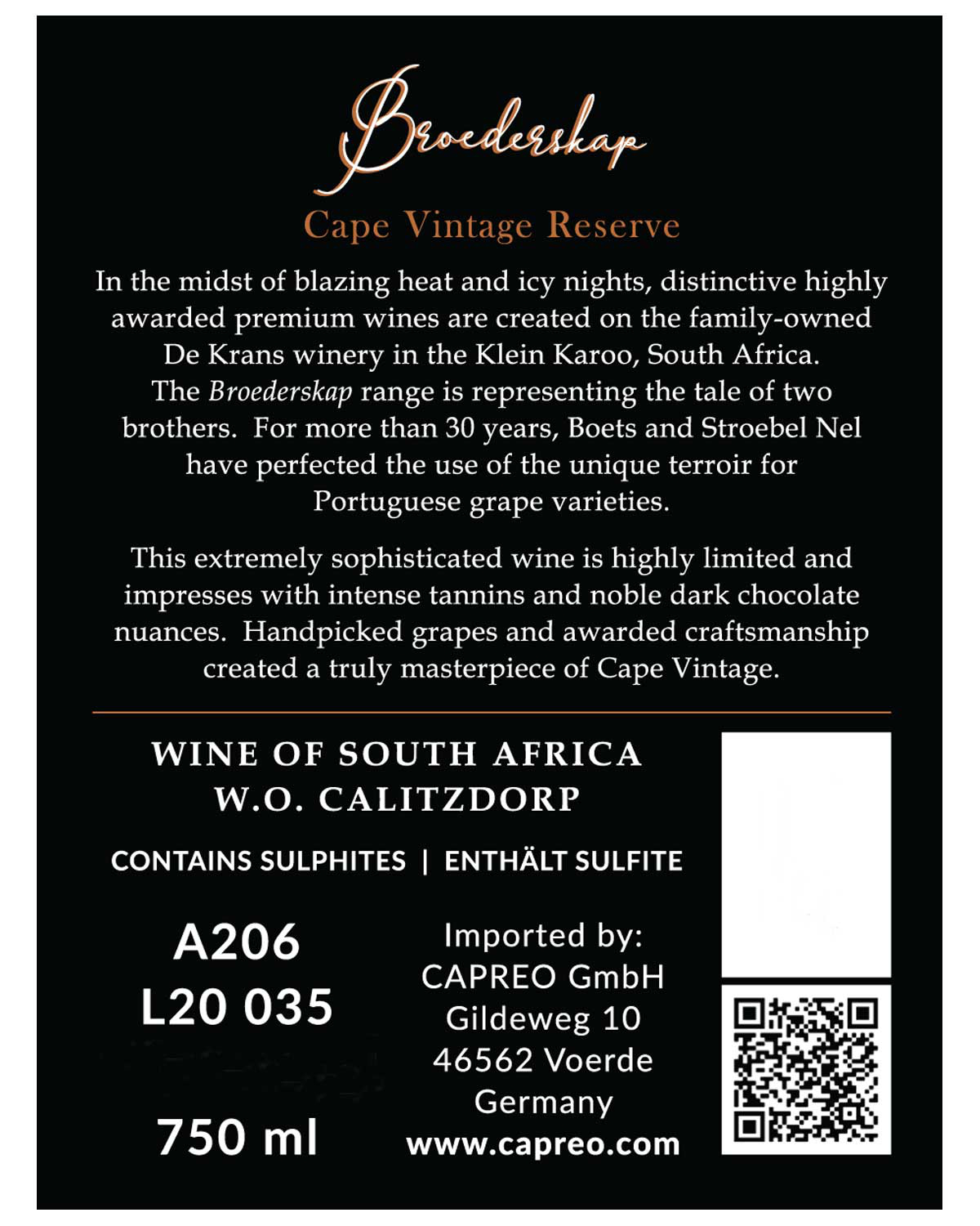 Weinflaschenetikett für Broderskap Cape Vintage Reserve. Beschreibt die Herkunft des Weins (Südafrika), Hinweise zum Geschmack, die begrenzte Produktion und Details zum Weingut. Enthält Volumen (750 ml), Losnummern, QR-Code und Informationen zum Erzeug