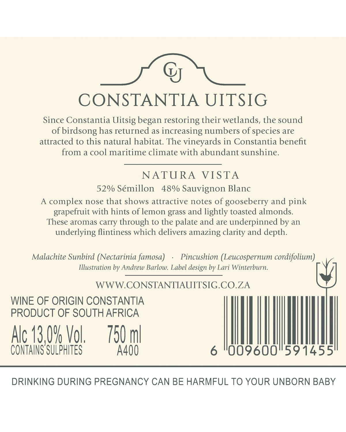 Eine Flasche Constantia Uitsig Natura Vista Weißwein mit einem schwarz gemusterten Verschluss, geprägtem Glas und einem Etikett, das einen Vogel auf einer Protea-Blüte zeigt.