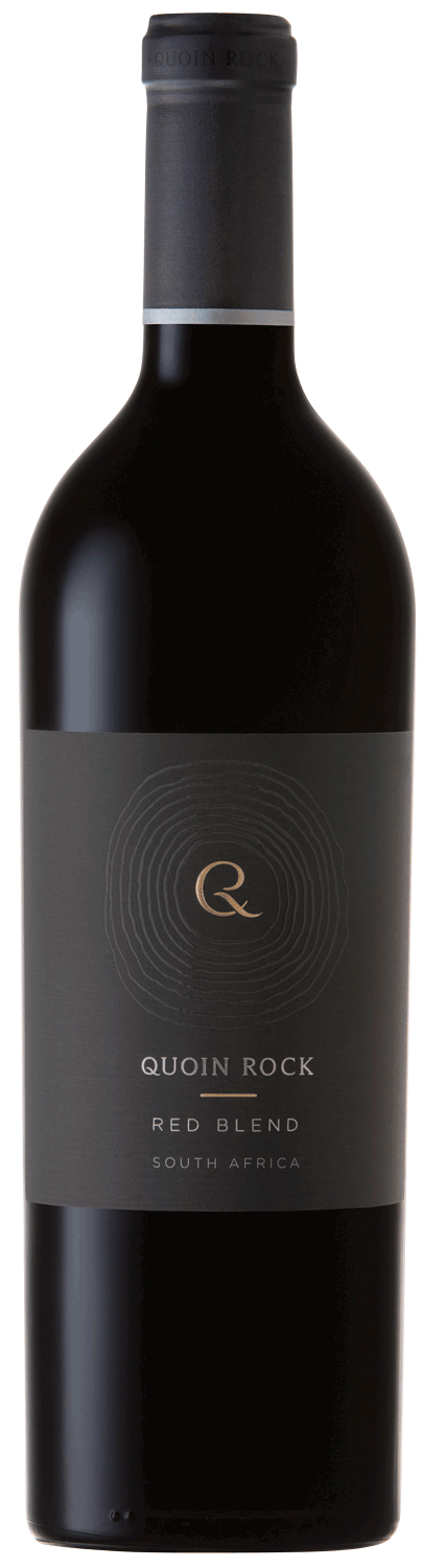 Eine Flasche Quoin Rock Red Blend Wein aus Südafrika mit einem dunklen Etikett mit goldener und weißer Schrift und einem kreisförmigen Design, das sich um den Buchstaben Q dreht.